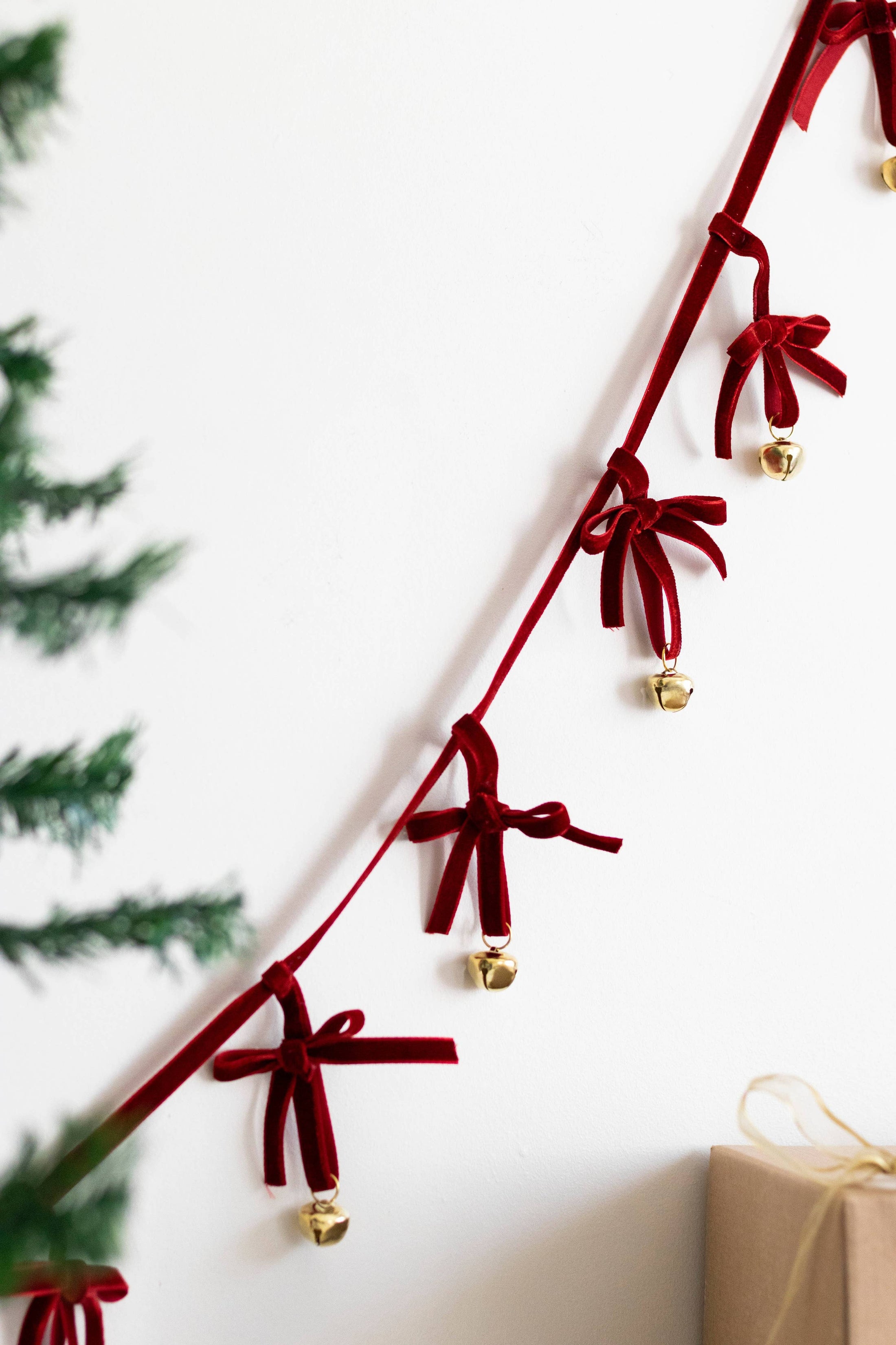 Holiday Velvet Chain Ribbon Bells