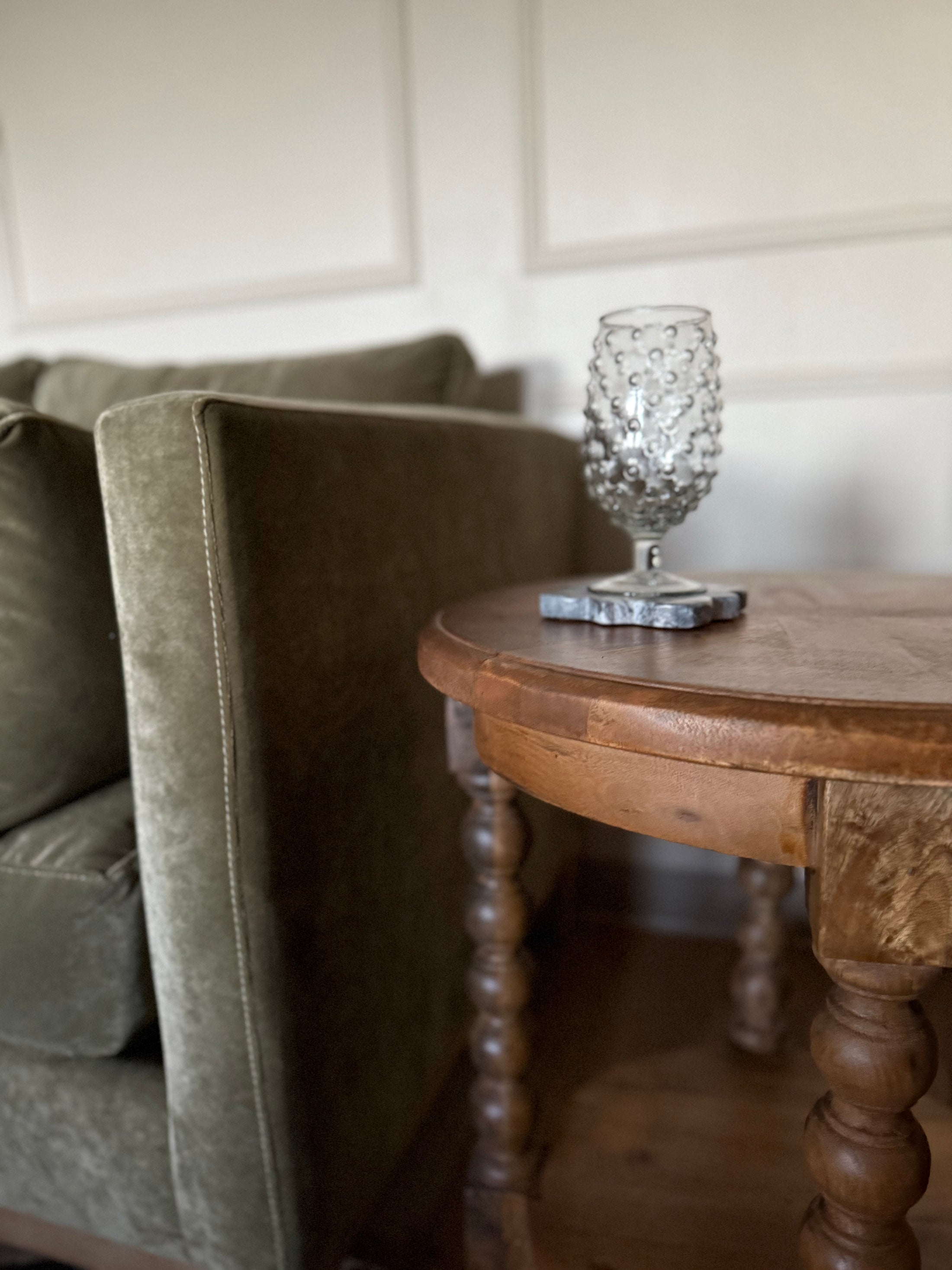 JJD Traditional Round End Table