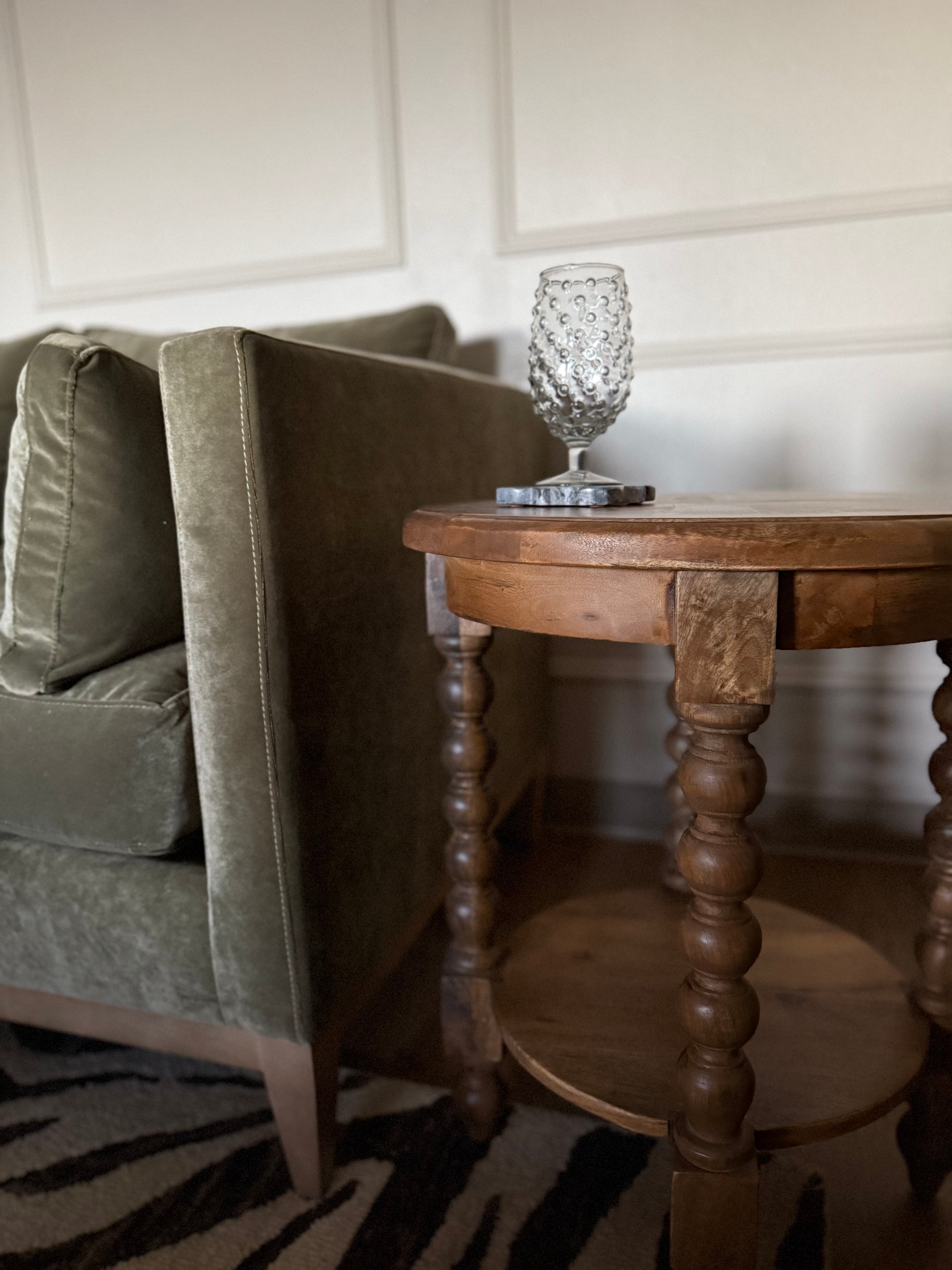 JJD Traditional Round End Table