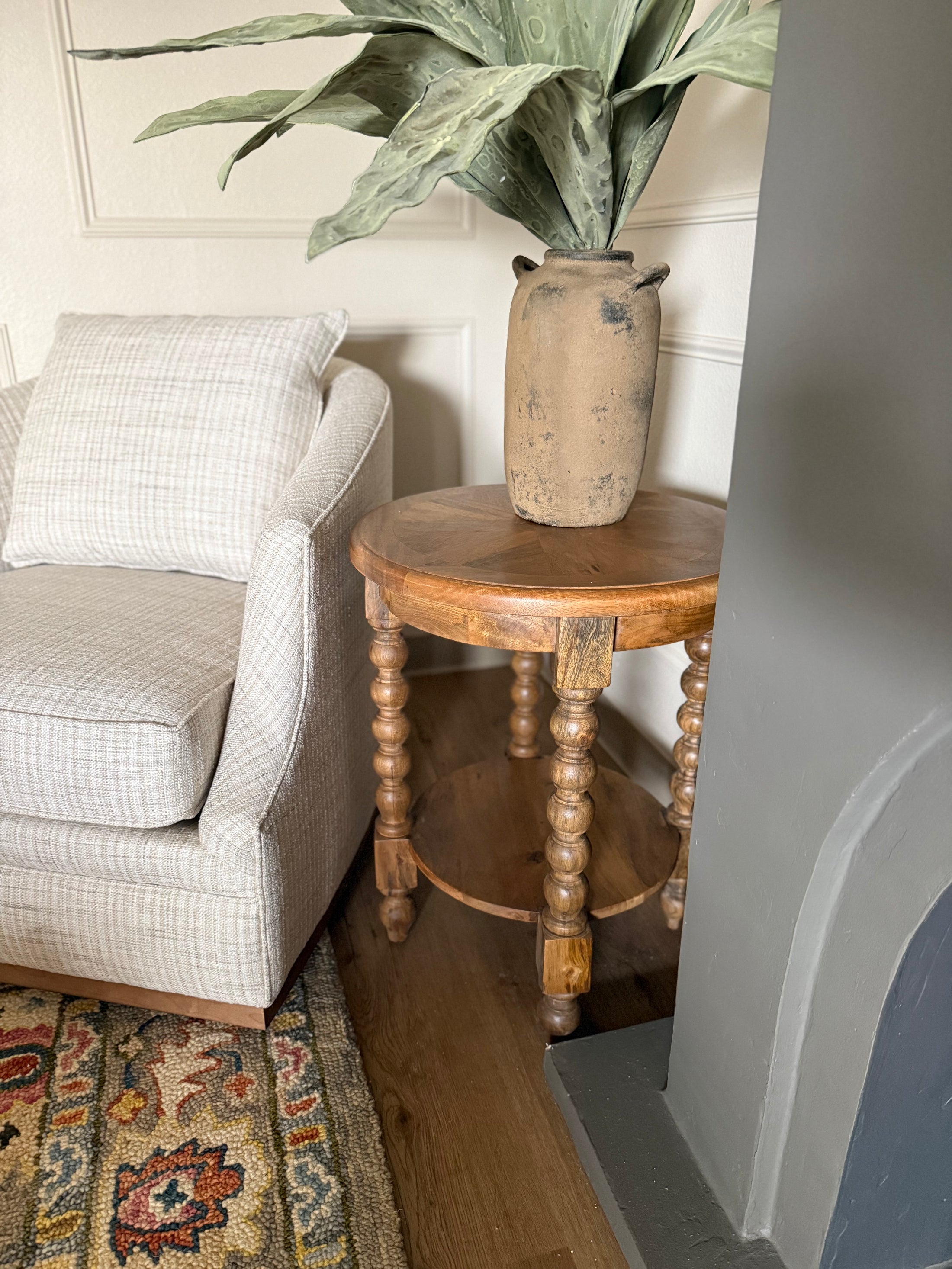 JJD Traditional Round End Table