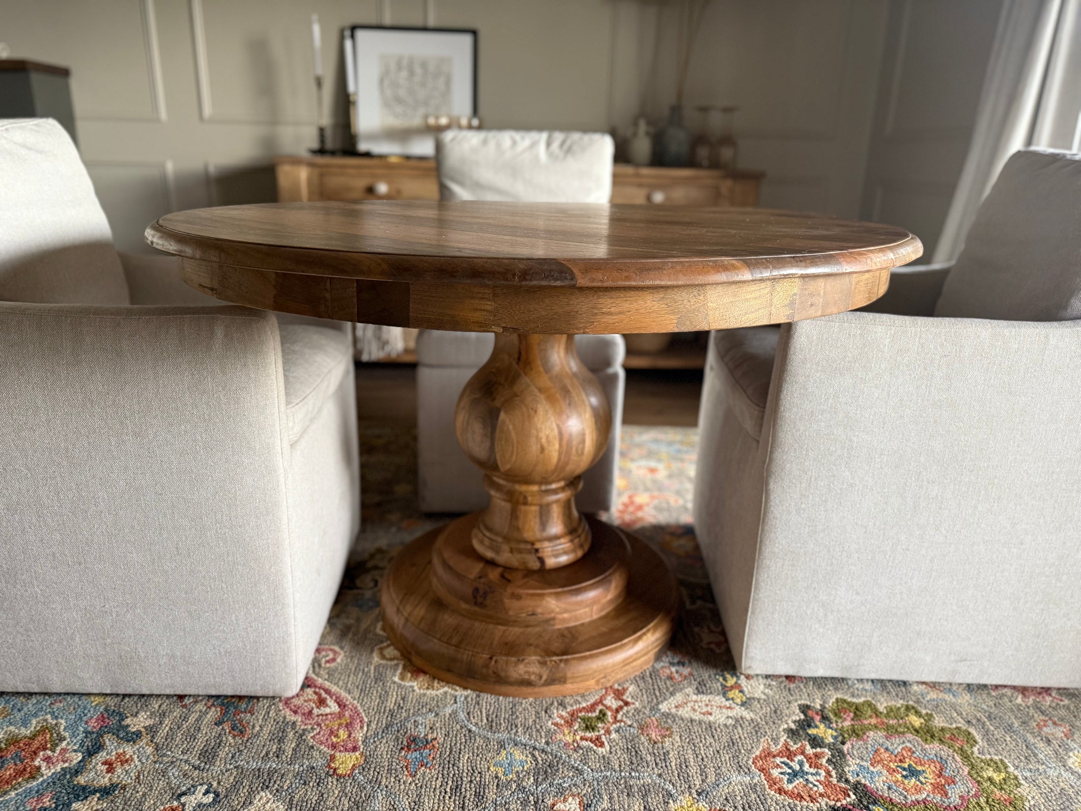 JJD Traditional Round Dining Table