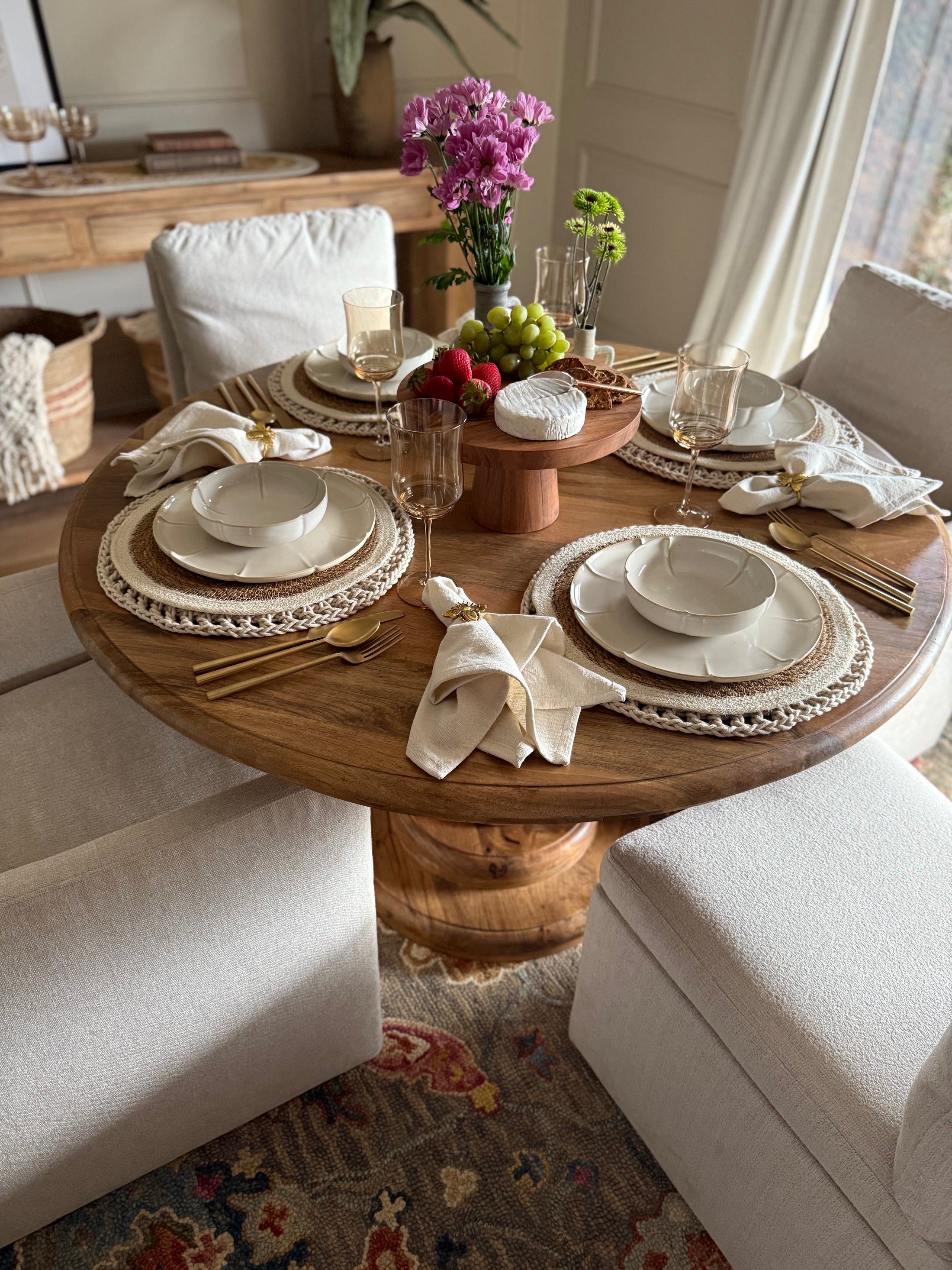 JJD Traditional Round Dining Table